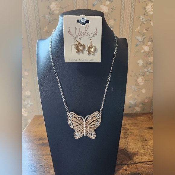 Butterfly necklace set - Picture 2 of 4